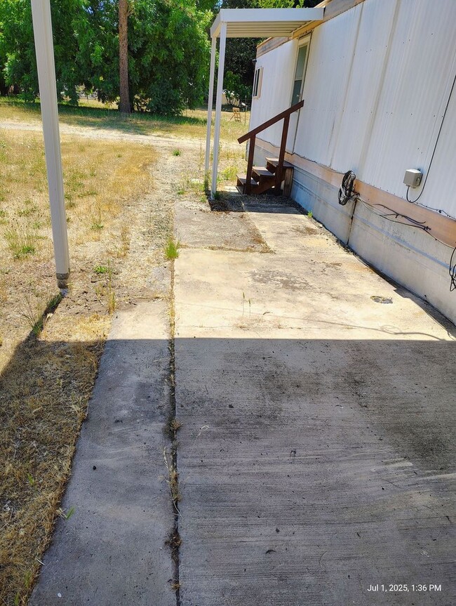 Building Photo - Quiet 2bedroom 1 bath mobile in Country