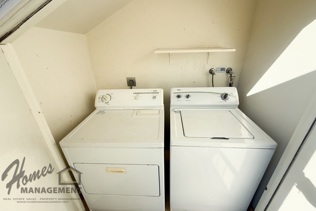 Building Photo - Homes Management - 1 Bedroom Condo in Vermont Villas Community