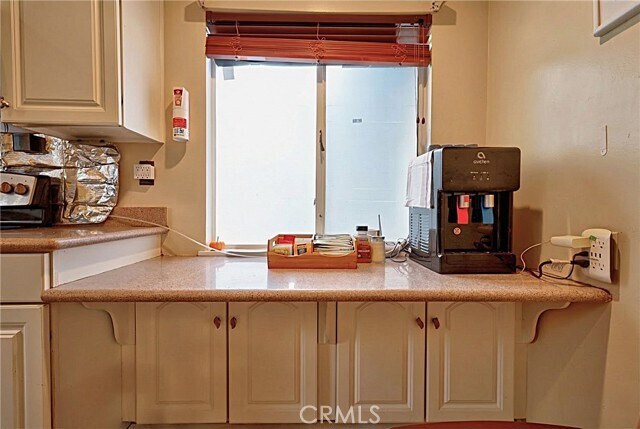 Building Photo - 2895 Woodlawn Ave