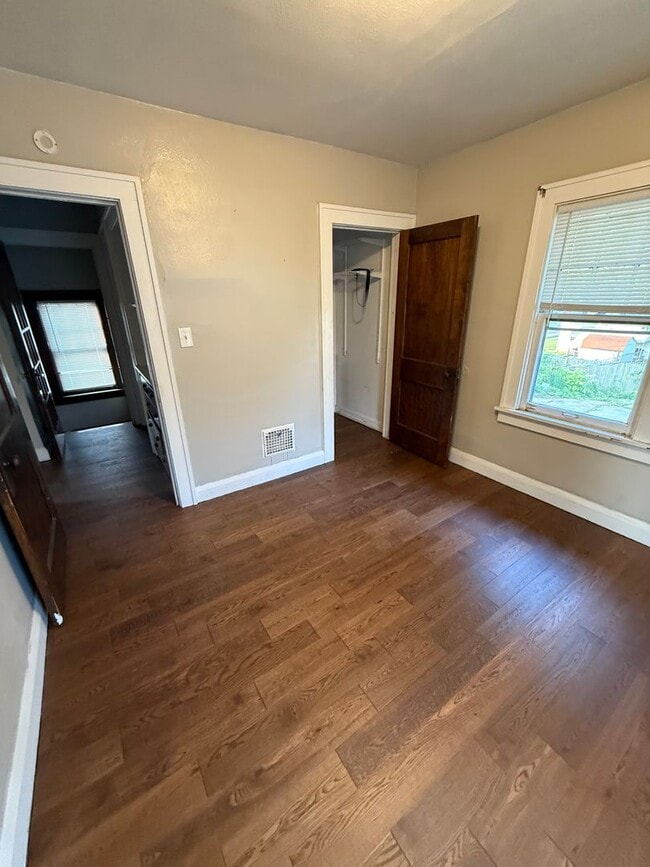 Building Photo - 3 bedroom 1.5 bath