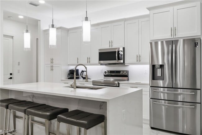 Building Photo - 331 NE 7th St