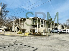 Building Photo - Remodeled one bedroom condo off Gardiner Lane with laundry and pool access!
