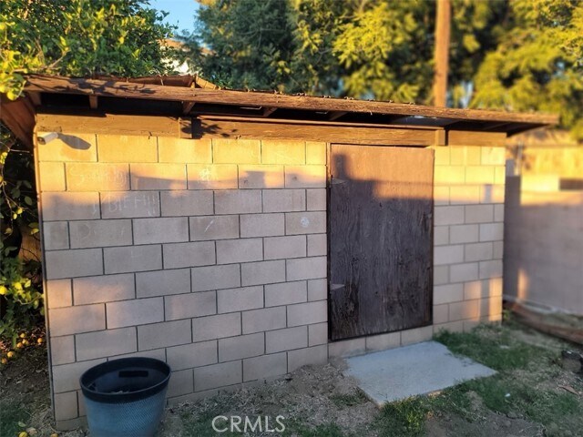 Building Photo - 6984 Center St