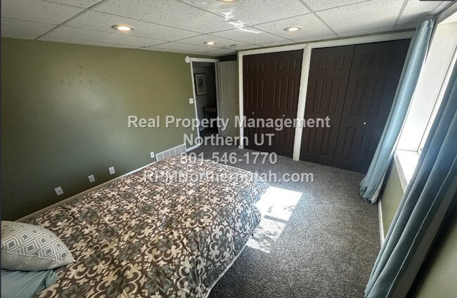 Building Photo - Large 5 bedroom home coming available in Layton