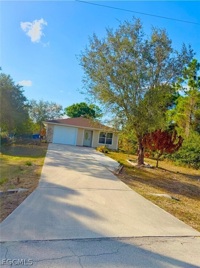 Building Photo - 5011 Moon Ln