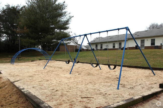 Building Photo - Crest Knolls