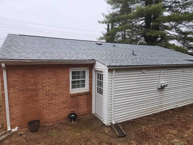 Building Photo - 2730 Forest Hill Ave NW