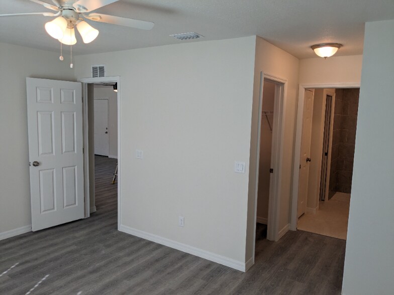 Building Photo - 5837 Babian Rd