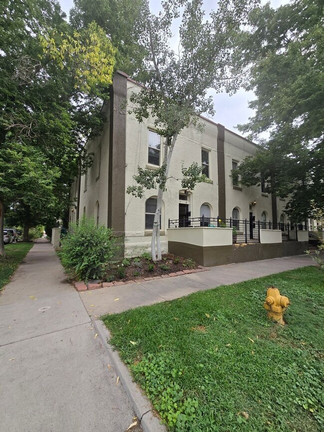 Primary Photo - This updated and welcoming condo in the he...