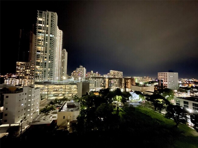 Building Photo - 444 N E St