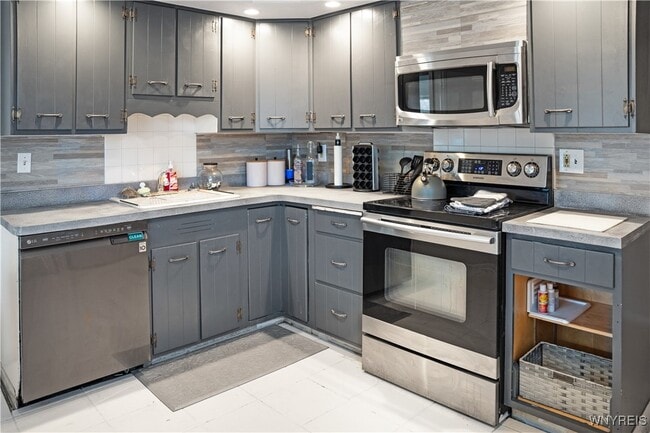 Building Photo - 193 Thistle Lea