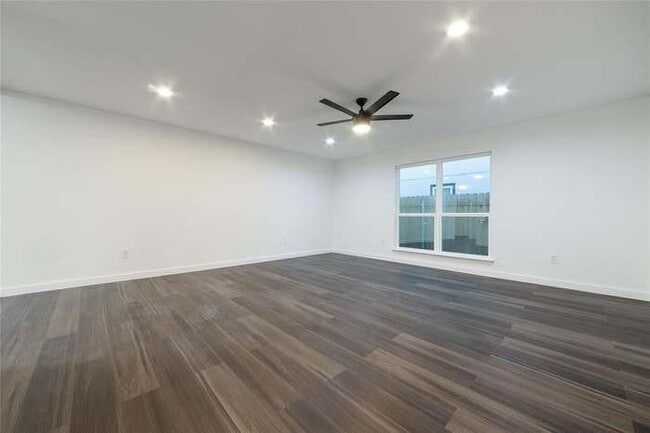 Building Photo - 5535 Pine Pl