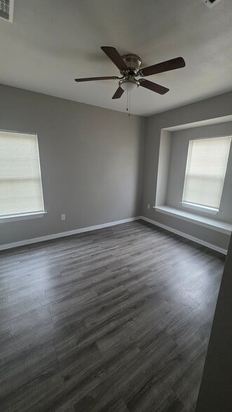 Building Photo - 614 Chihuahua St