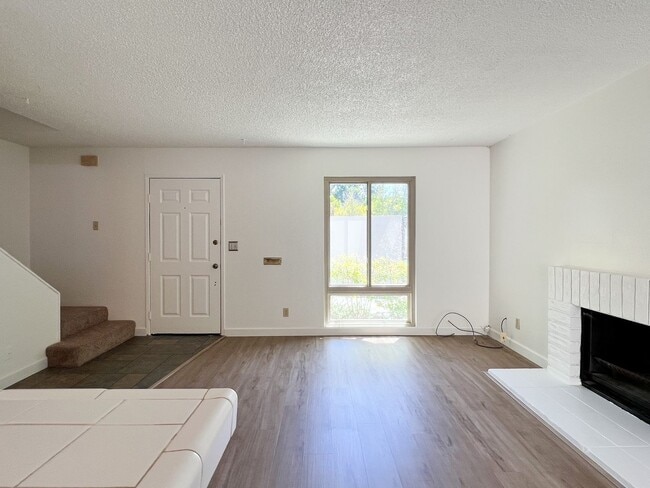Building Photo - Two Bedroom Napa Condo