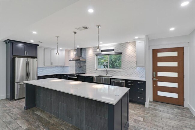 Building Photo - 13201 Fawn Valley Dr
