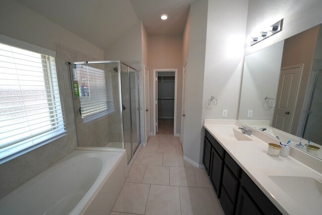 Building Photo - Immaculate First Time Rental in Potranco Run! - Realtor Commission: $750