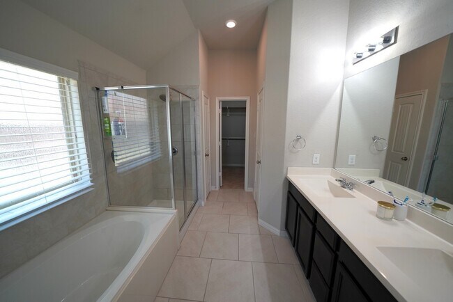 Building Photo - Immaculate First Time Rental in Potranco Run!