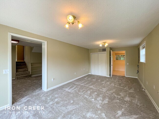 Building Photo - Spacious Three-Bedroom on a Beautiful Lot ...