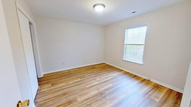 Building Photo - 2 bedroom in Burgaw NC 28425