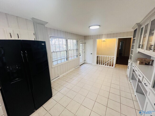 Building Photo - 4006 Devon St SE