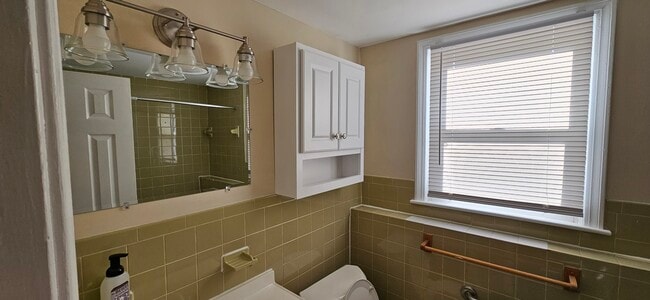 Building Photo - 305 E High St