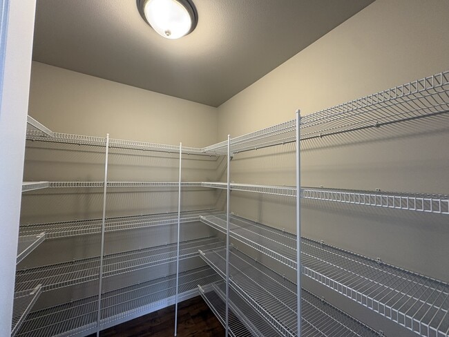 Building Photo - 130 Doggone Ln