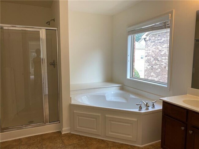 Building Photo - 3355 Earhart Way