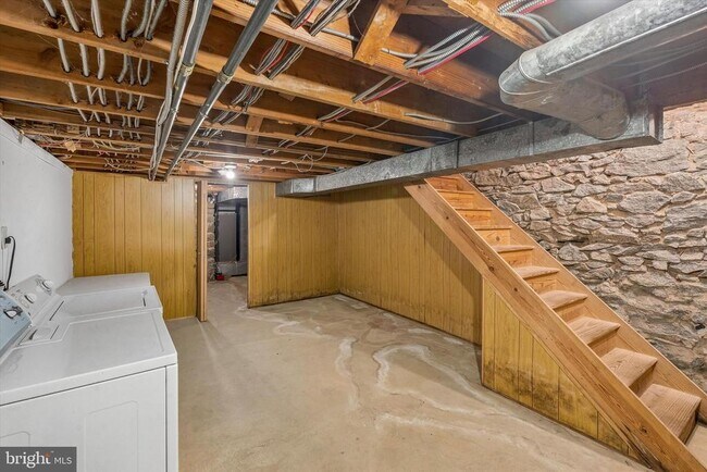 Building Photo - 530 S 15th St