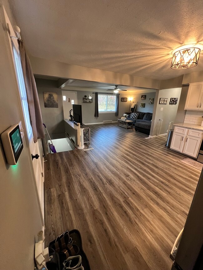 Building Photo - 6712 Grove Rd