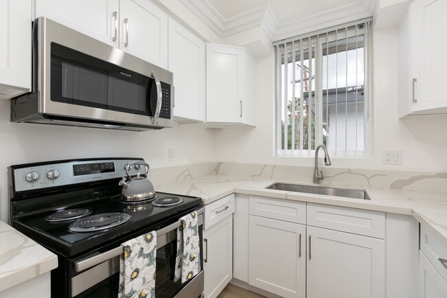 Building Photo - Fulton Townhomes