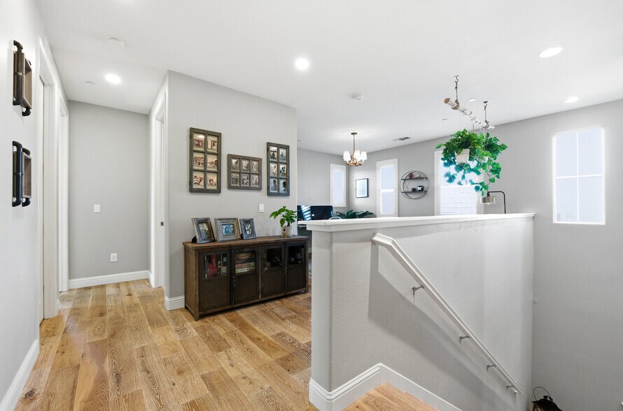 Building Photo - 3528 Ruby Pl