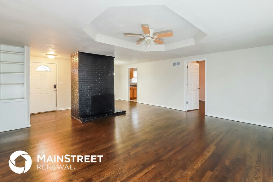 Building Photo - 6412 N Forest Ave