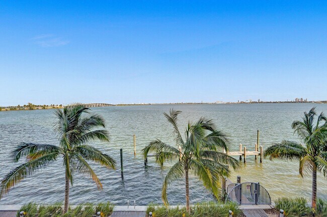 Building Photo - 3131 NE 7th Ave