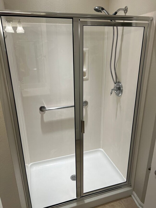 Building Photo - Lovely 3BR Ranch-Style Home in Sun City-Available 12/17/25