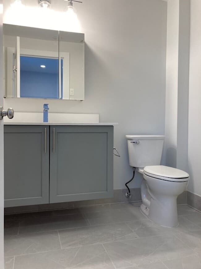 Building Photo - 2BR 2Bth unit. Great location! Easy access to Mass Pike. Laundry IN UNIT!