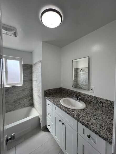 Building Photo - 1102 W Broadway