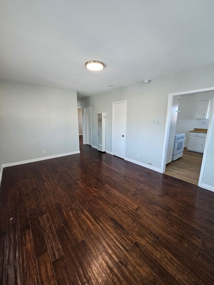 Primary Photo - 1215 E 15th St