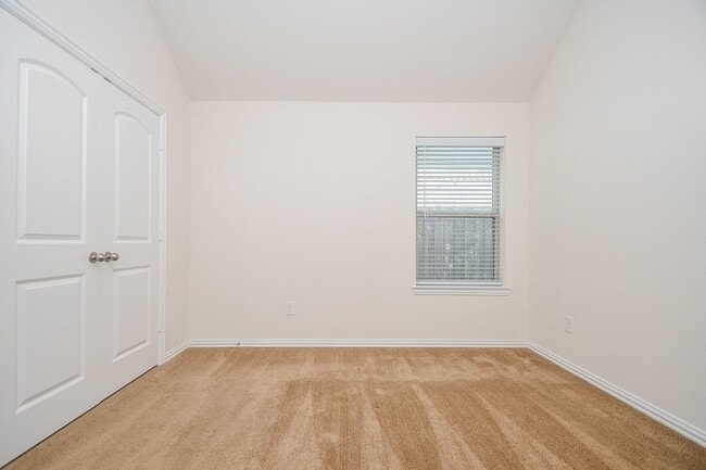 Building Photo - 6142 Thief River Fls Dr