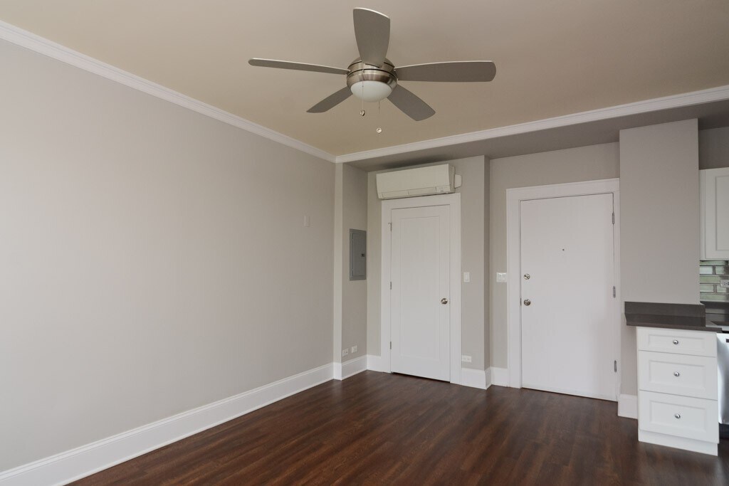Building Photo - 817 W Lakeside Pl