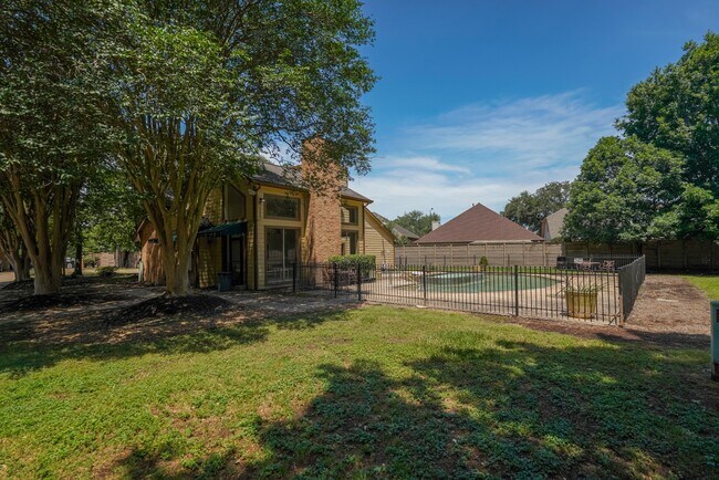 Building Photo - 16800 Sugar Pine Dr