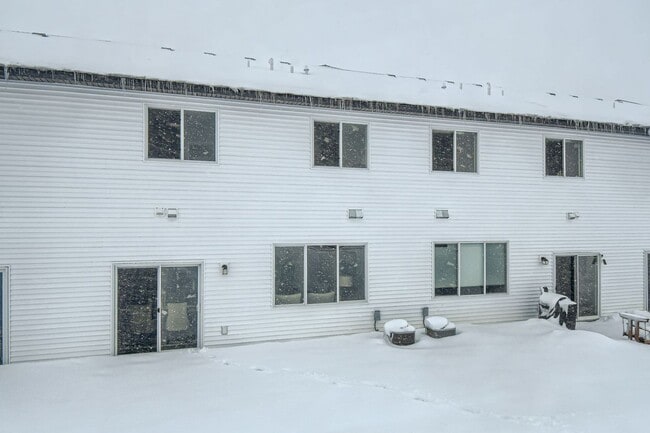 Building Photo - Brand New Townhome