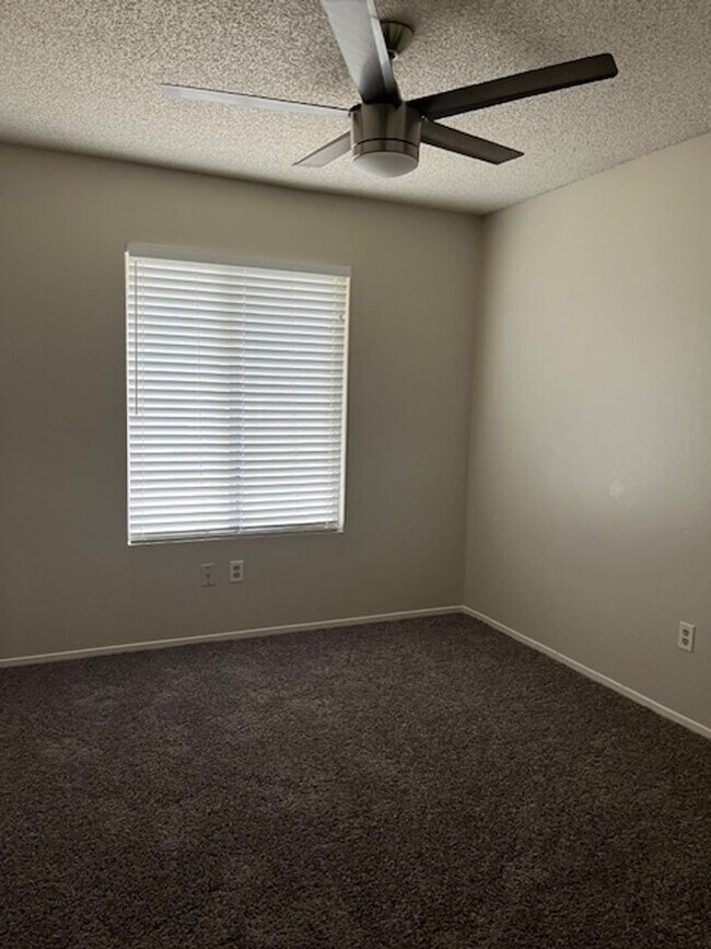 Building Photo - DBM9401