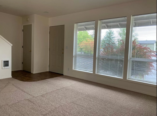 Building Photo - Cozy 2 Bed, 1.5 Bath Town Home!