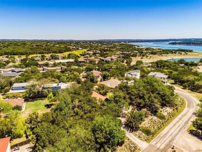Building Photo - 18418 Lakeland Dr