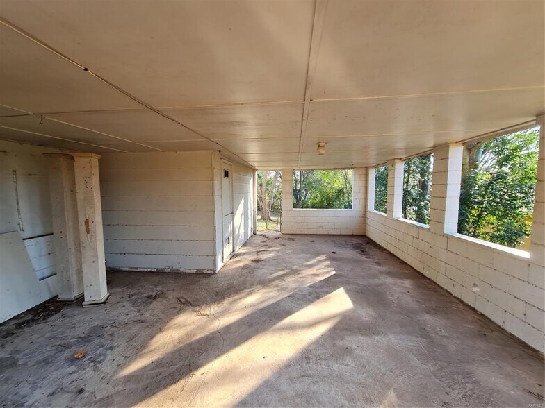 Building Photo - 1618 Midway St