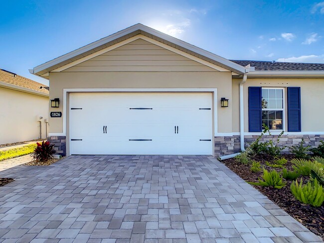 Building Photo - Villa Home in West Port - 3/2/2 close to s...