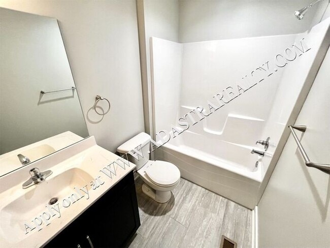 Building Photo - Beautiful Home in Independence-Available N...