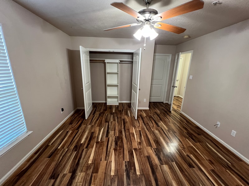 Building Photo - 19990 Ravenwood Dr