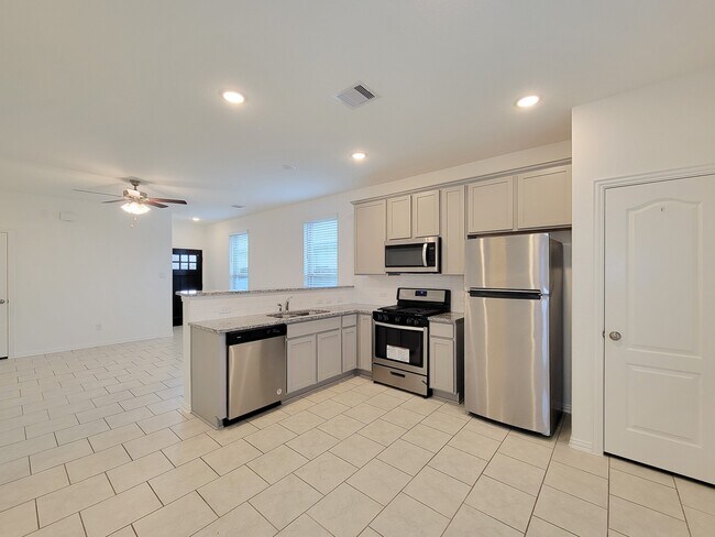Building Photo - 31351 Horseshoe Meadow Bend Ln