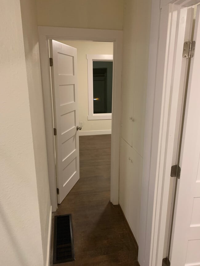 Building Photo - 15722 SE Oatfield Rd